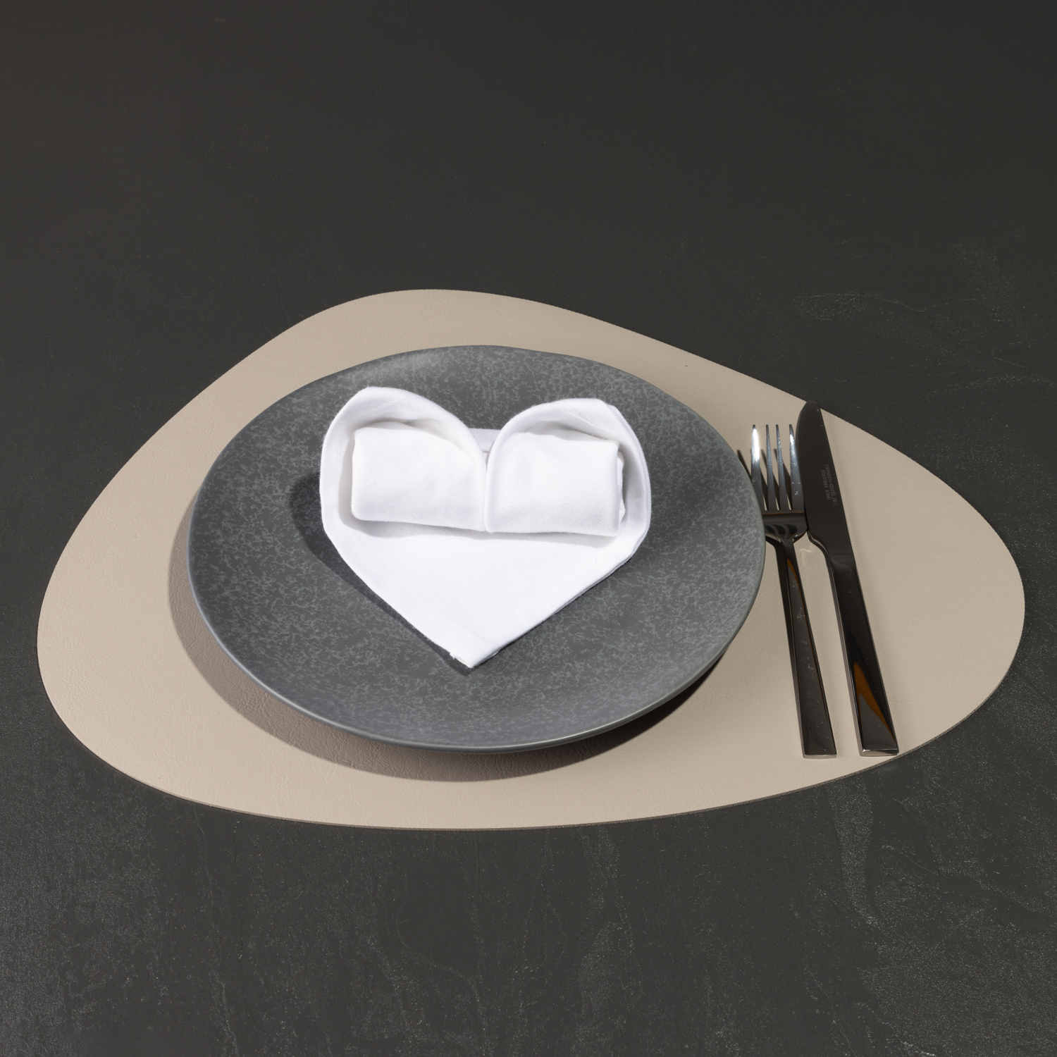 antibakterielles Wende-Tischset "Kaja" in moderner Steinform - Farbe ecru