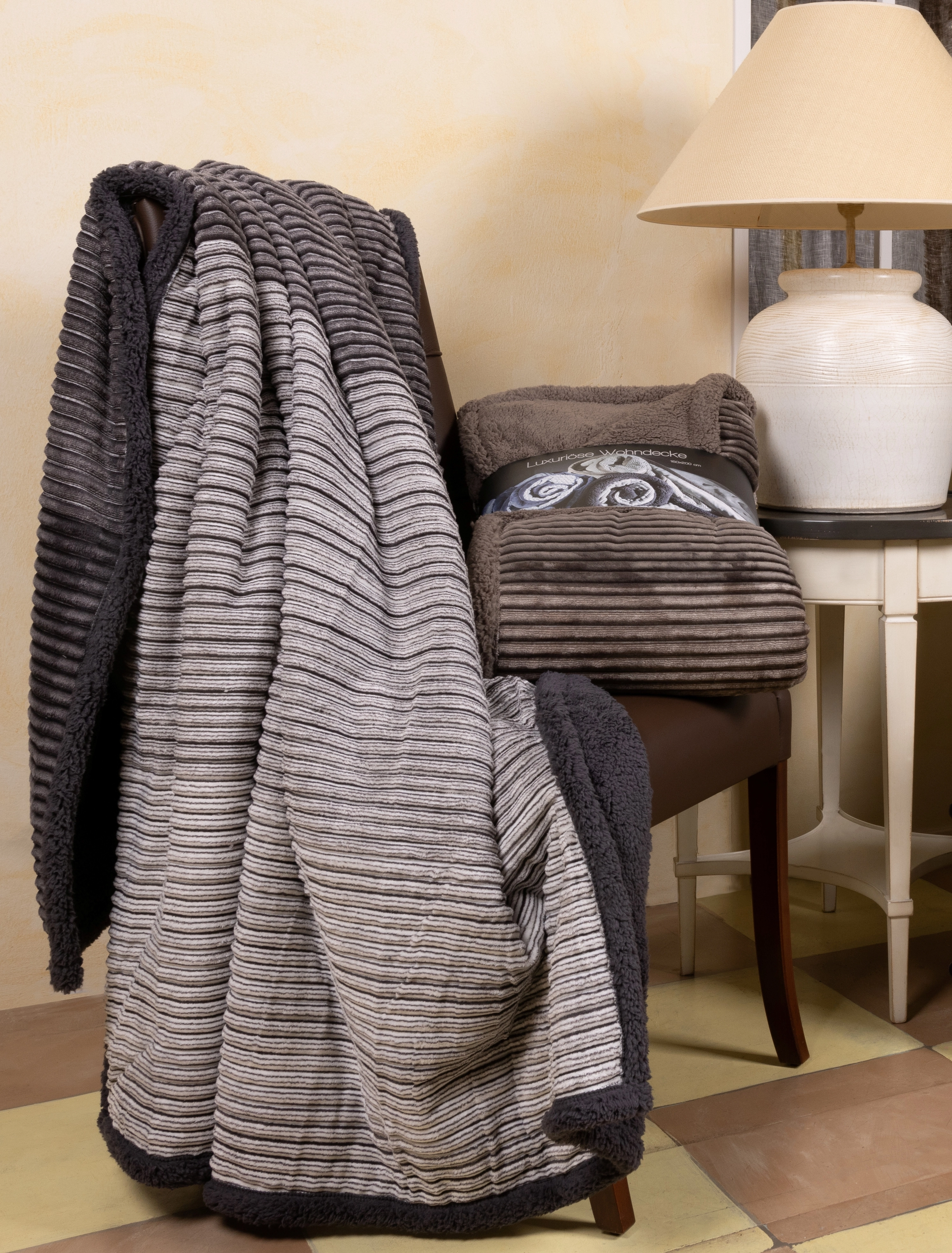 Wohndecke im Cord Design - Farbe taupe